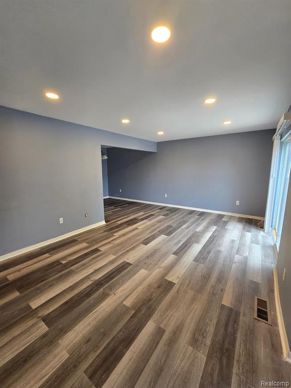 8583 WINCHESTER Drive, Sterling Heights, MI 48313 — Photo 4