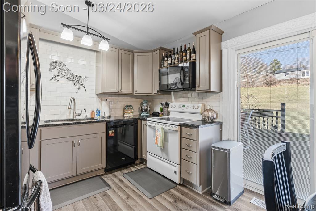 716 Joyceil Drive, Waterford, MI 48328 — Photo 22