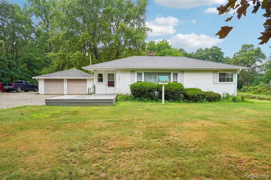 1909 Pero Lake Road, Lapeer, MI 48446