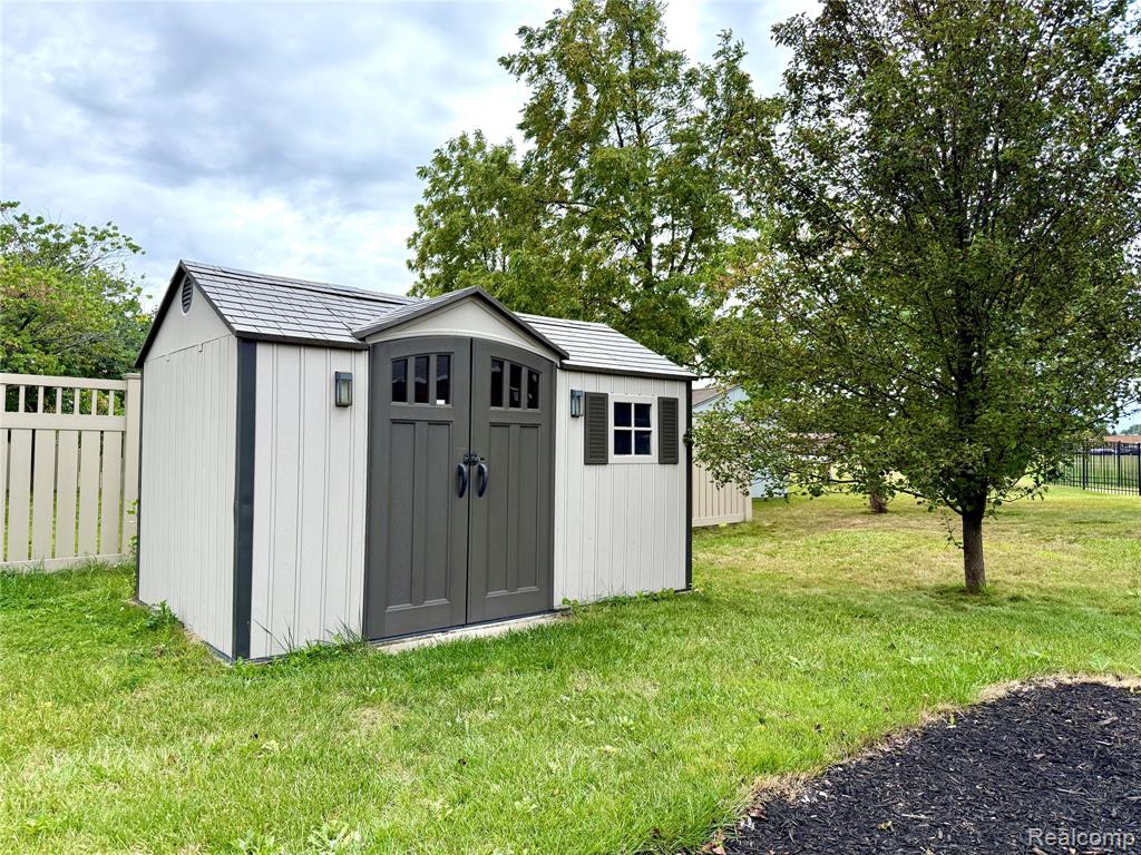 758 Pine Ridge Lane, Madison Heights, MI 48071 — Photo 32