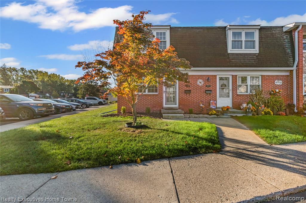 45709 Kensington, Utica, MI 48317 — front exterior