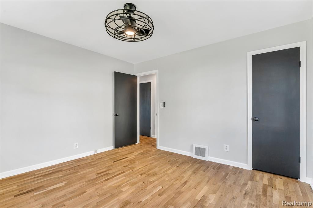 619 VERMILYA Avenue, Flint, MI 48507 — Photo 18