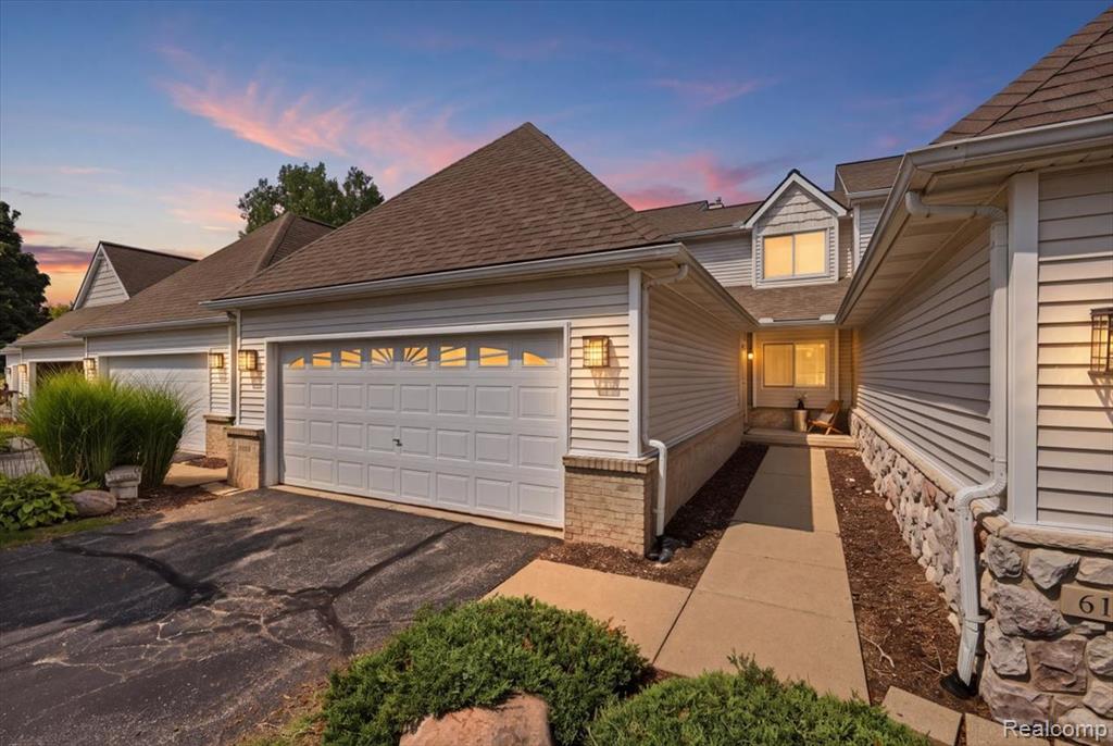 61016 Evergreen Court, South Lyon, MI 48178