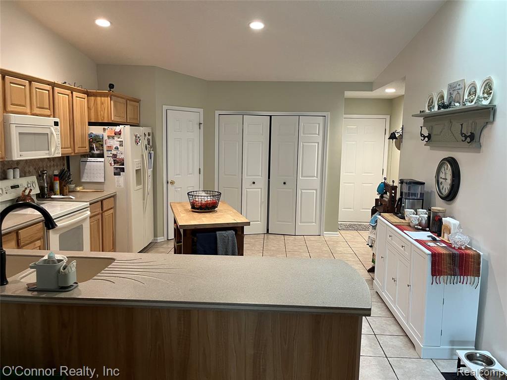 812 Crystal Lane, Marysville, MI 48040 — Photo 3