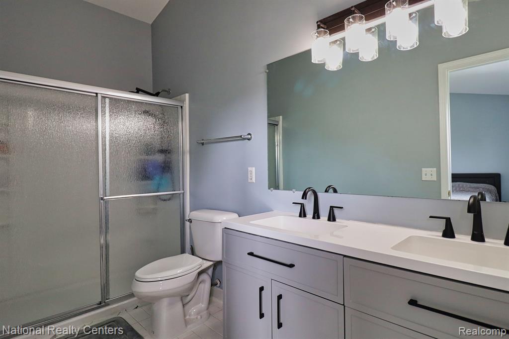5626 Lockwood Drive, Waterford, MI 48329 — Photo 14