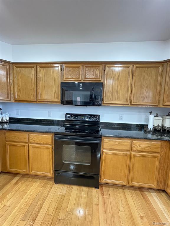 53775 CRANSTON Drive, Macomb, MI 48042 — Photo 23