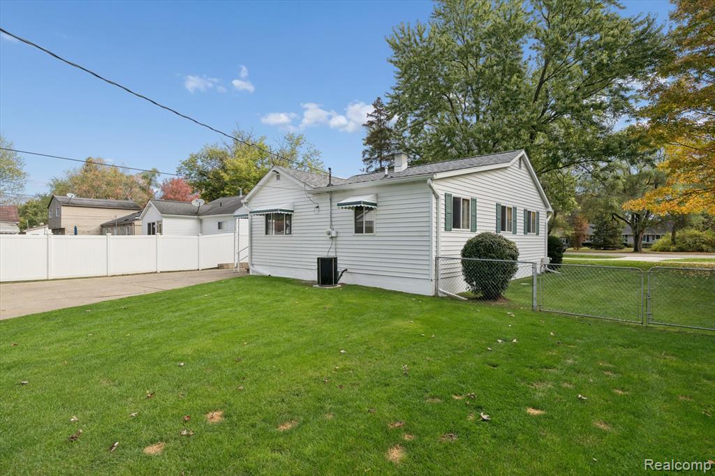 5159 Sashabaw Road, Clarkston, MI — Photo 31