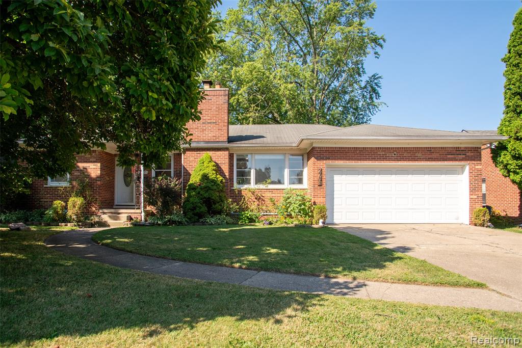 2731 Crooks Road, Royal Oak, MI 48073