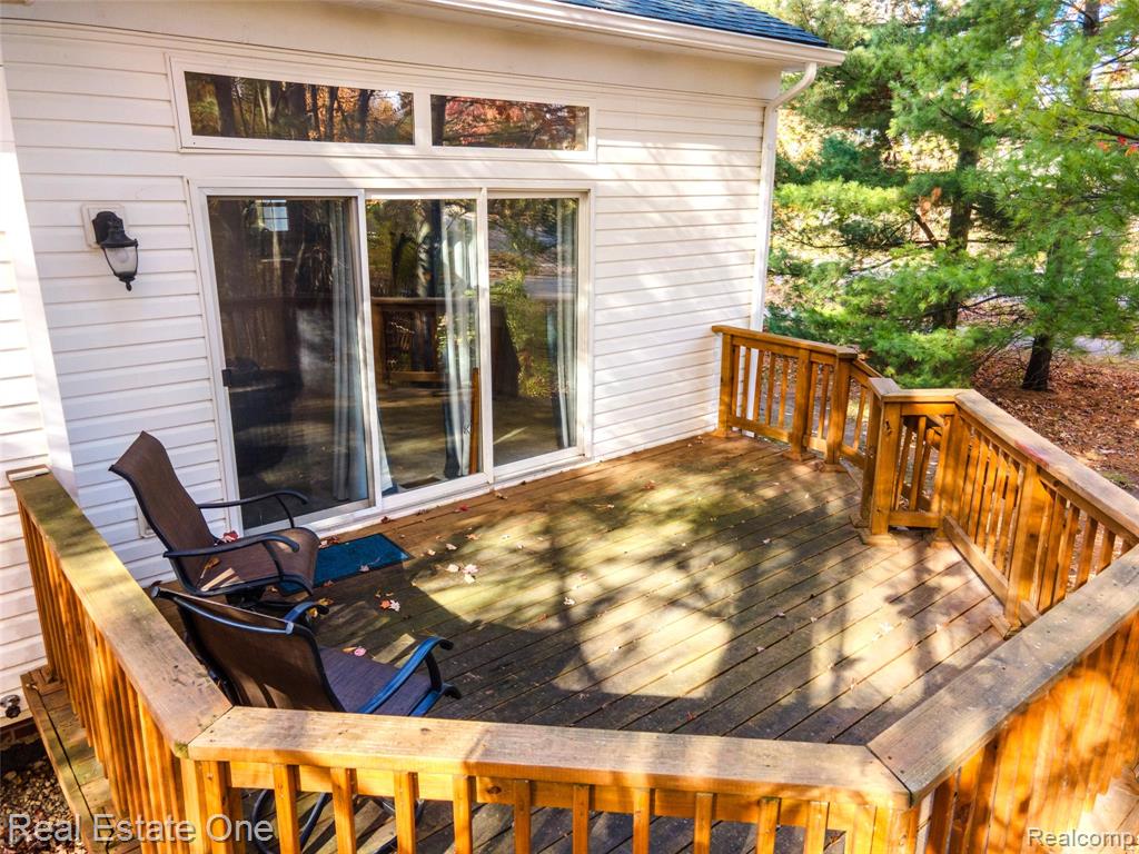 691 Chestnut Drive, Wixom, MI 48393 — Photo 10