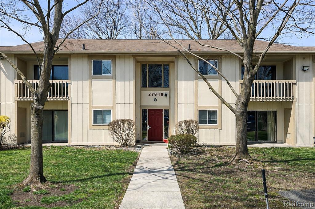 27845 Berrywood Lane, Farmington, MI 48334 — Photo 2