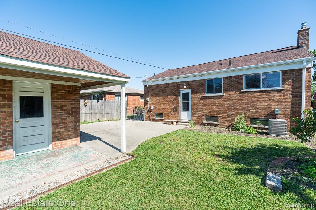 8272 Racine Road, Warren, MI 48093 — Photo 38