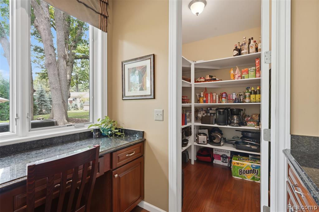 5110 Kitson Lane, West Bloomfield, MI 48324 — Photo 17