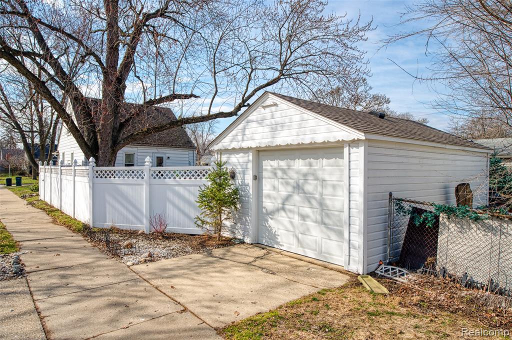 3714 Robina Avenue, Berkley, MI 48072 — Photo 23