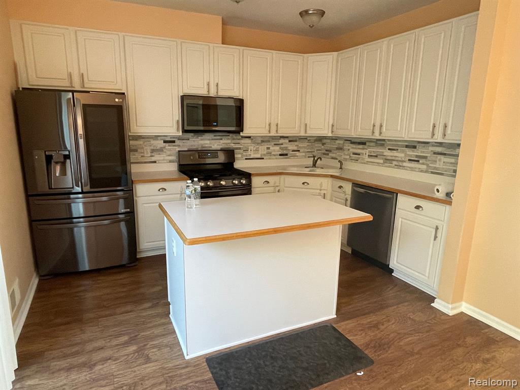 701 CHERRY ORCHARD Road, Canton, MI 48188 — Photo 21