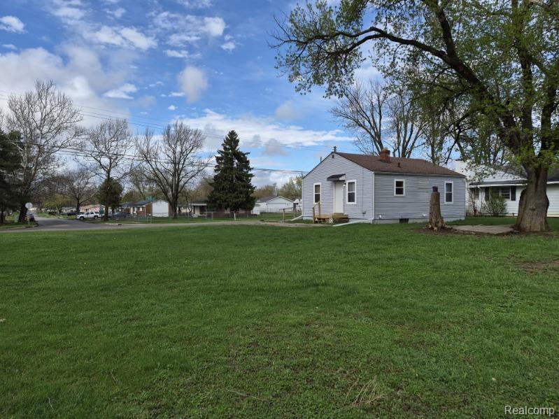 1233 W Coldwater Road, Flint, MI 48505 — Photo 2