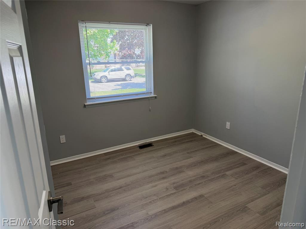 429 Cambridge Avenue, South Lyon, MI 48178 — Photo 7