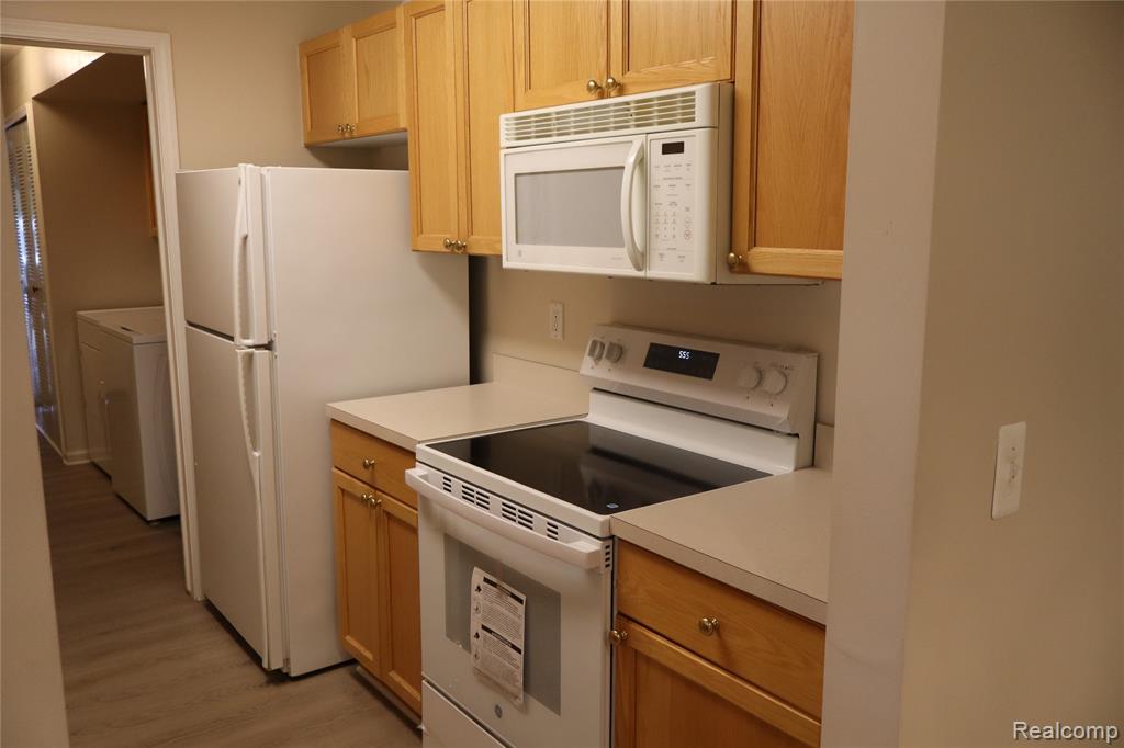 4580 BERKSHIRE Drive, Sterling Heights, MI 48314 — Photo 13