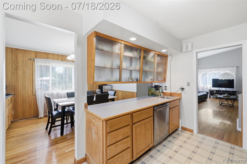 8825 Nebraska Street, Livonia, MI 48150 — Photo 14