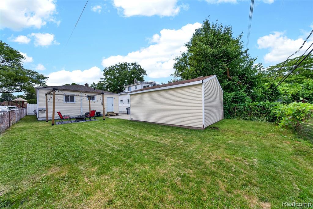 985 E Jarvis Avenue, Hazel Park, MI 48030 — Photo 21