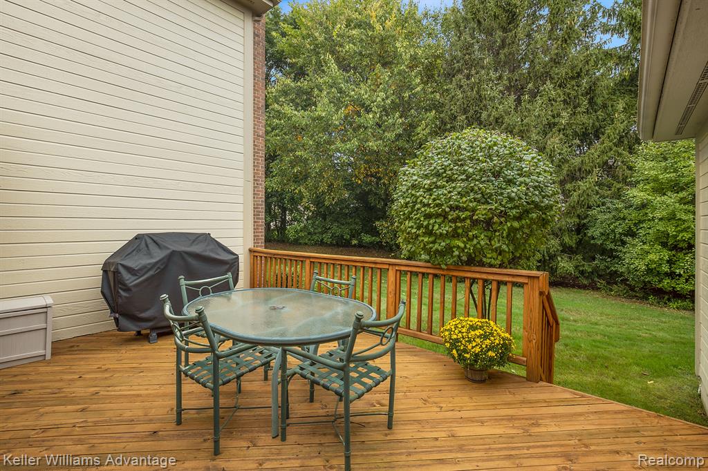 39542 VILLAGE RUN Drive, Northville, MI 48168 — Photo 25