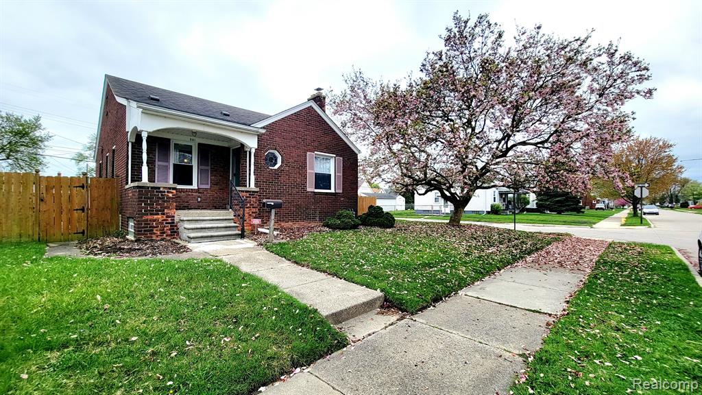 581 ANTOINE Street, Wyandotte, MI 48192 — Photo 47