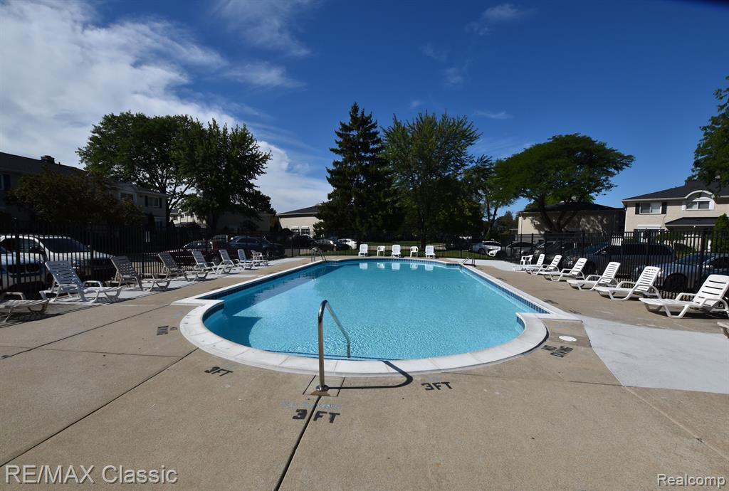 8553 WINCHESTER Drive, 6, Sterling Heights, MI 48313 — Photo 3