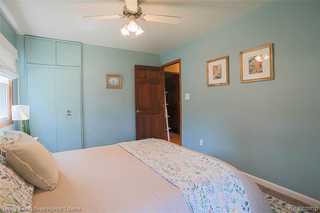 2687 Los Angeles Drive, Wolverine Lake, MI 48390 — Photo 23