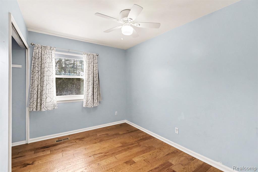451 6 Mile Road, Whitmore Lake, MI 48189 — Photo 16