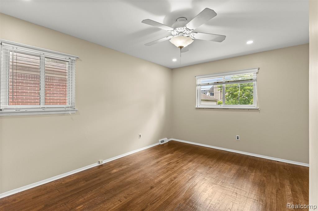 7420 COLONIAL Street, Dearborn Heights, MI 48127 — Photo 16