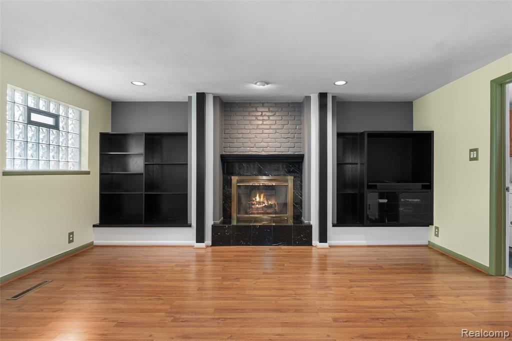 545 Woodbridge Circle, Waterford, MI 48327 — Photo 16