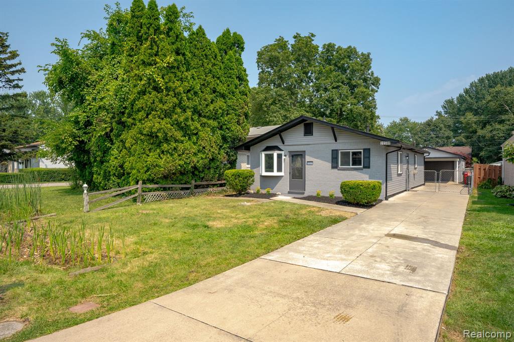 39588 Chart Street, Harrison Township, MI — Photo 3