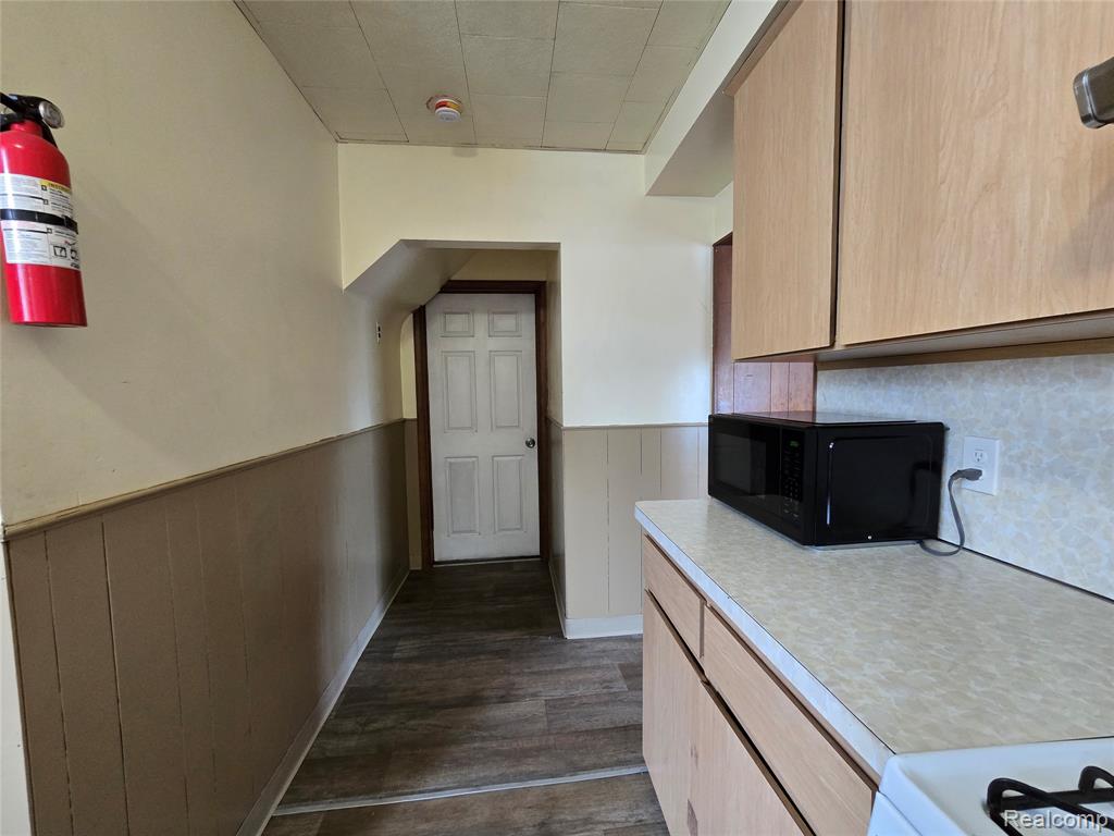 11351 MCDOUGALL Street, Hamtramck, MI 48212 — Photo 16