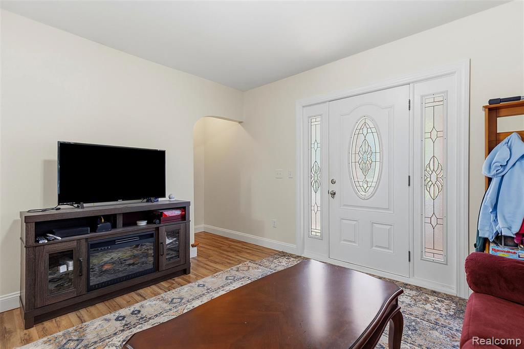 7219 Main, MI — Photo 3