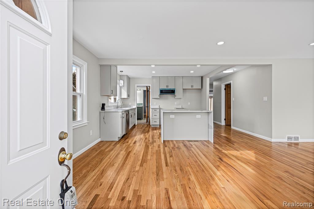 13344 Hart Avenue, Huntington Woods, MI — Photo 5