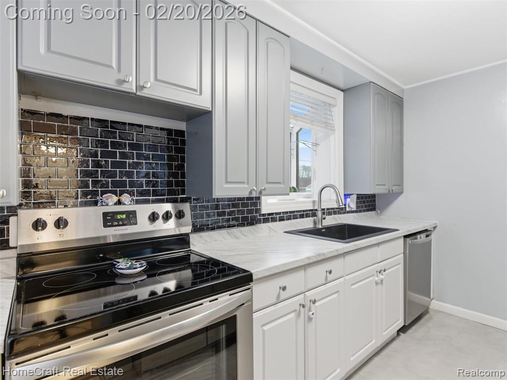 742 SAINT JOHN Street, Wyandotte, MI 48192 — Photo 12