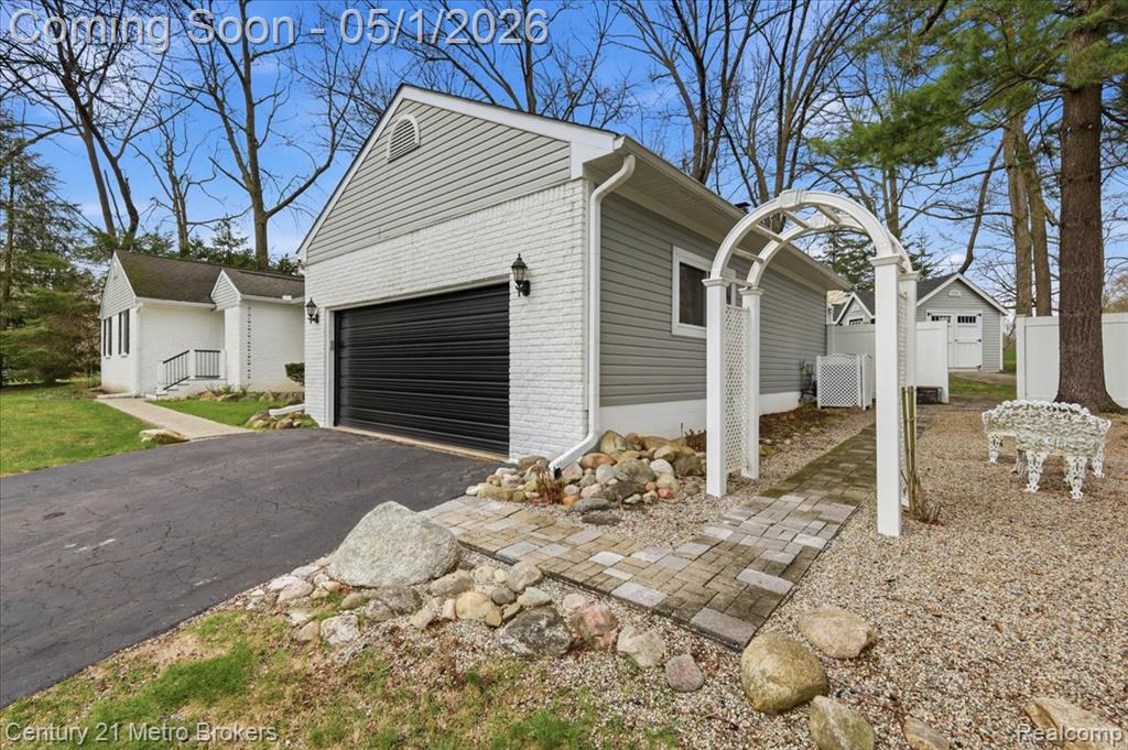 5060 Oneida Drive, Clarkston, MI 48348 — Photo 52