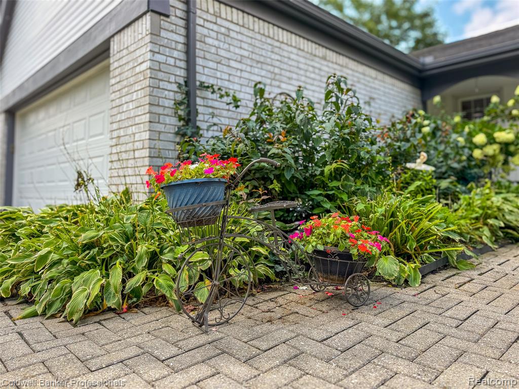5075 Bayside Drive, Troy, MI 48098 — Photo 3