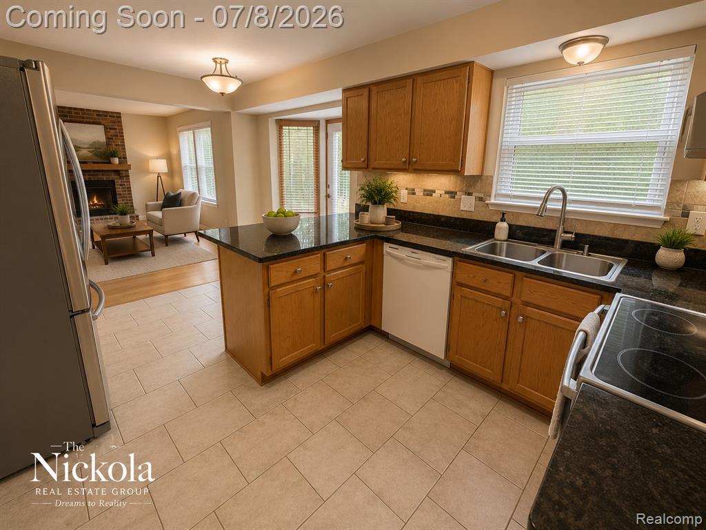 414 WHITNEY Drive, Rochester Hills, MI 48307 — Photo 13