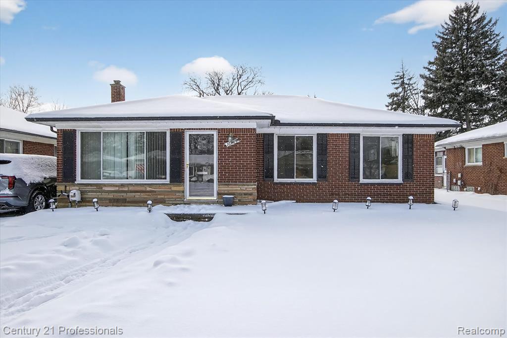 16786 Sprenger Avenue, Eastpointe, MI, 48021