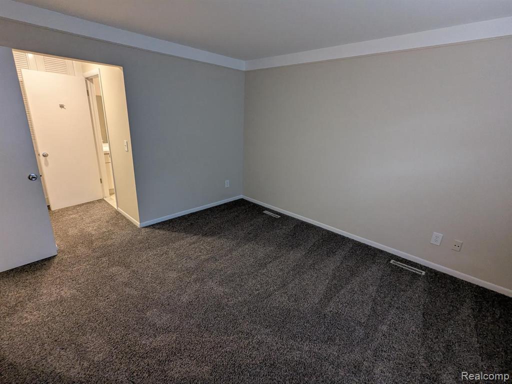 454 N Fox Hills Drive, A-8, Bloomfield, MI 48304 — Photo 15