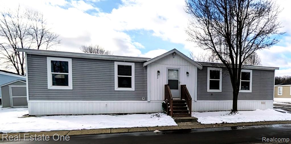 573 Turquoise Drive, Whitmore Lake, MI 48189 — front exterior