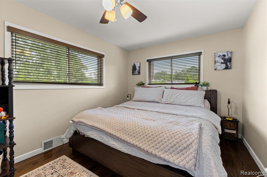 8570 Rockland Street, Dearborn Heights, MI 48127 — Photo 10