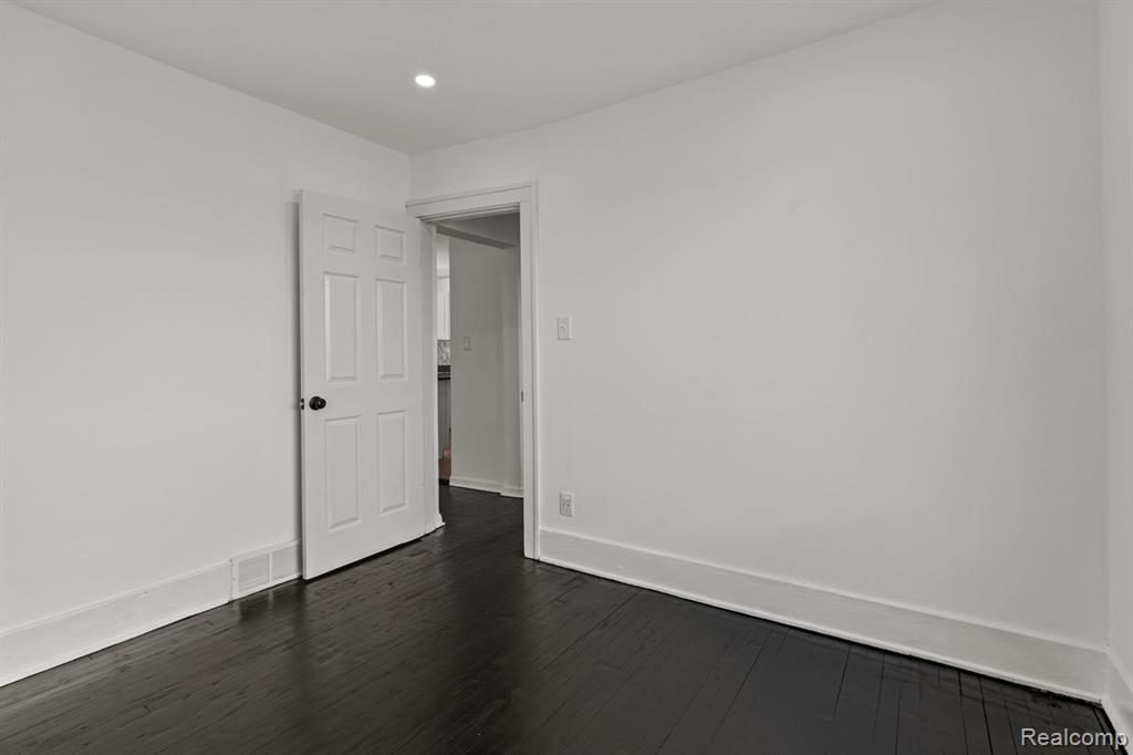 5033 GRAYTON Street, Detroit, MI 48224 — Photo 13
