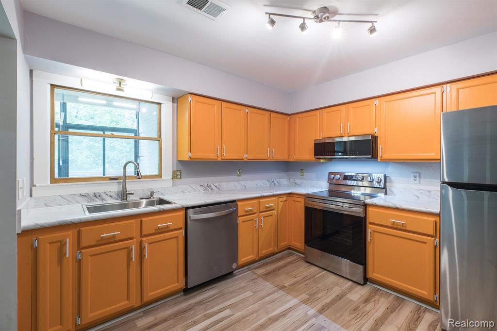 8629 MATHIAS Drive, 48, Grosse Ile, MI 48138 — Photo 11