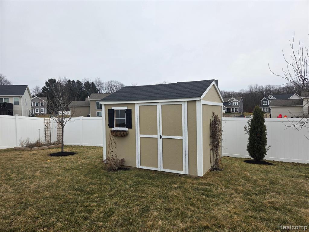 376 VENTURA, Howell, MI 48855 — Photo 21