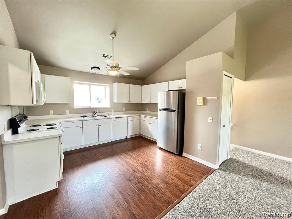 44522 Lakepointe Drive, Sterling Heights, MI 48313 — Photo 6