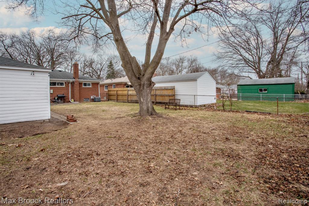 24460 Rosewood Street, Oak Park, MI 48237 — Photo 58