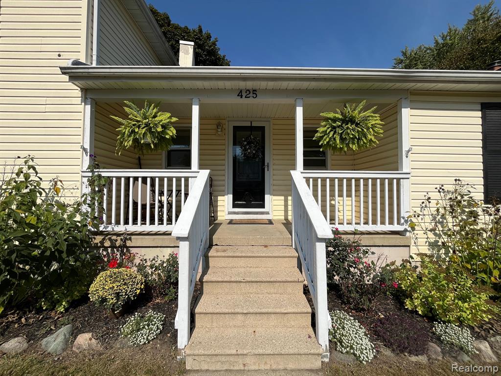 425 SCHOOLHOUSE Street, Ortonville, MI 48462 — Photo 3
