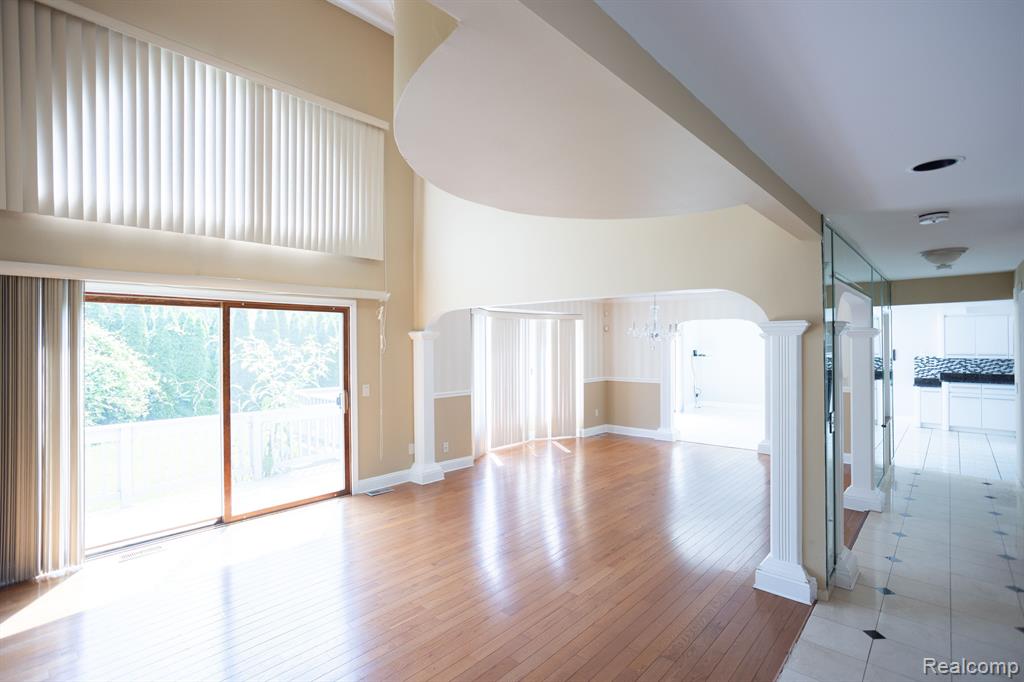 5881 NANEVA, West Bloomfield, MI — Photo 11