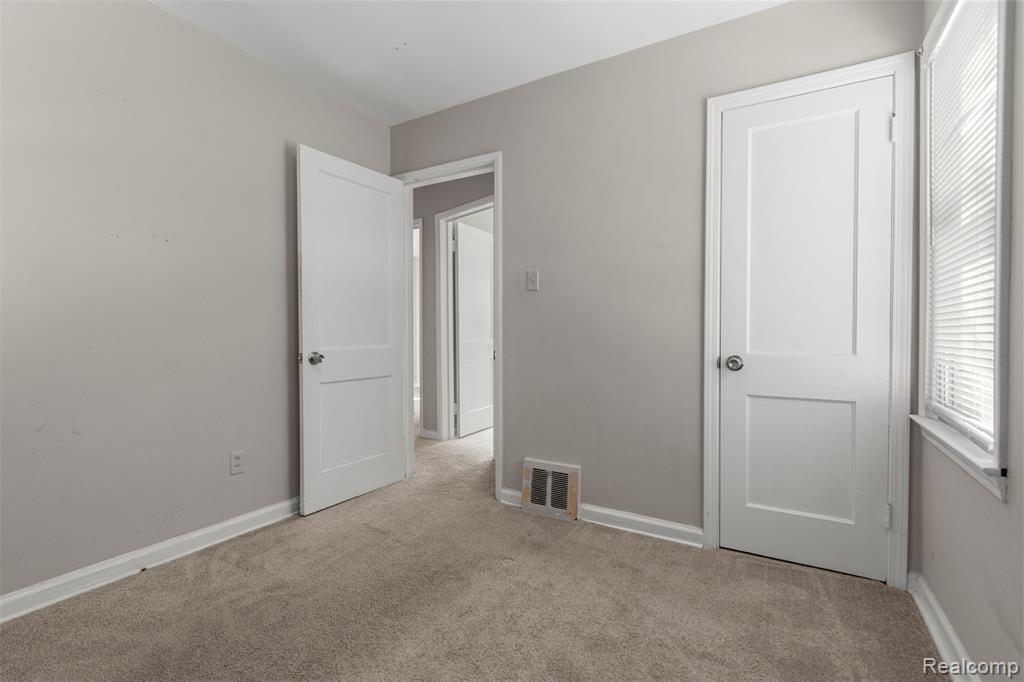 7521 N Silvery Lane, Dearborn Heights, MI 48127 — Photo 22